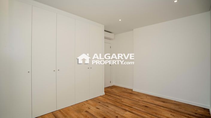 Image No.8-4 Bed Villa for sale