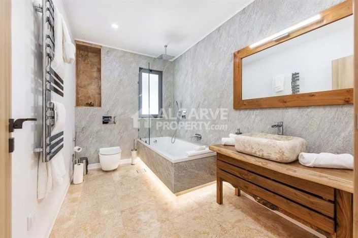 Image No.15-6 Bed Villa for sale