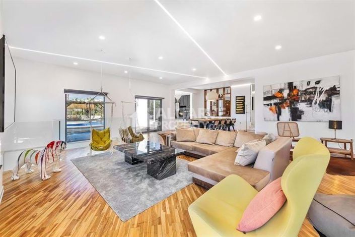 Image No.2-6 Bed Villa for sale