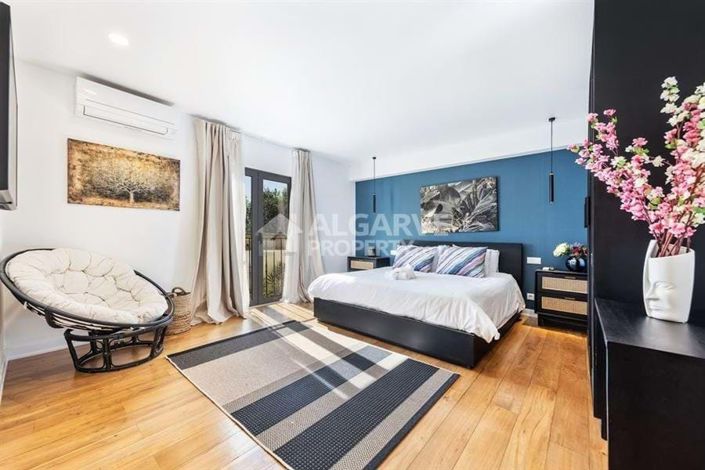 Image No.4-6 Bed Villa for sale