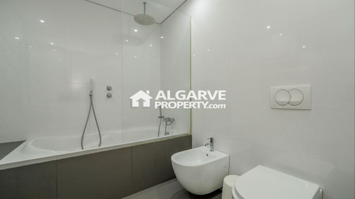 Image No.15-6 Bed Villa for sale