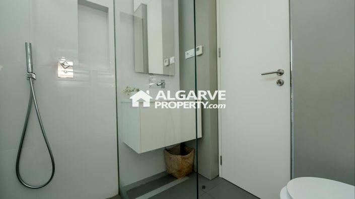 Image No.20-6 Bed Villa for sale