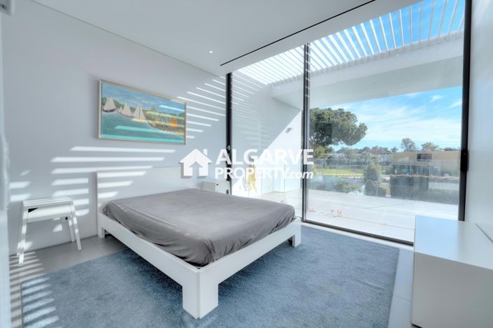 Image No.4-6 Bed Villa for sale