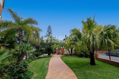 3-12469-78d1f4f8b6655591b02d22fabb36a692d73cc