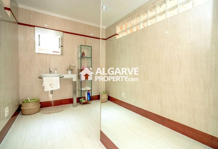 Image No.18-3 Bed Villa for sale