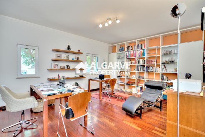 Image No.19-3 Bed Villa for sale