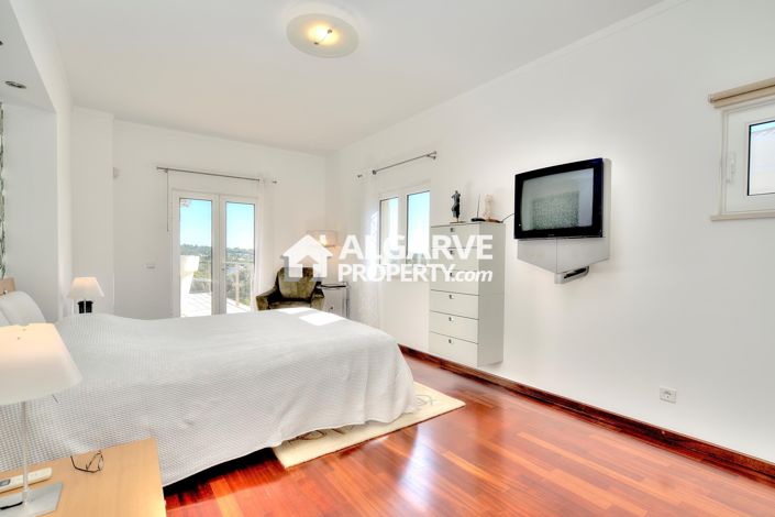 Image No.27-3 Bed Villa for sale