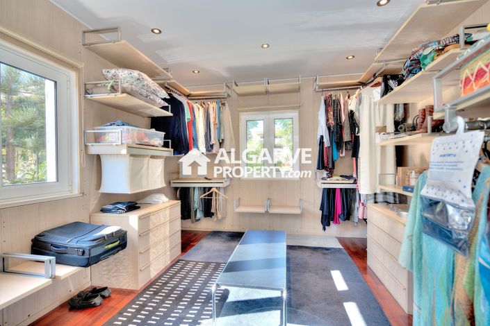 Image No.28-3 Bed Villa for sale