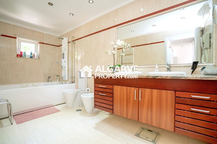 Image No.29-3 Bed Villa for sale