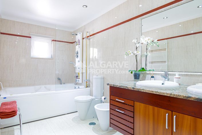 Image No.6-3 Bed Villa for sale