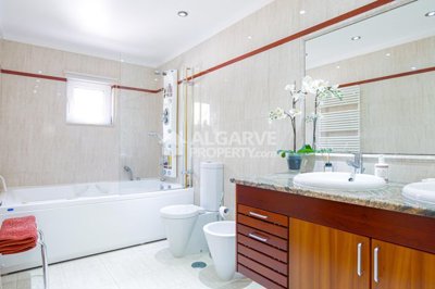 3-11780-78d1f4f8b6655591b02d22fabb36a692d73cc