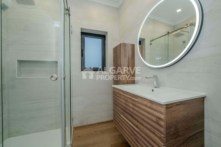 Image No.14-5 Bed Villa for sale