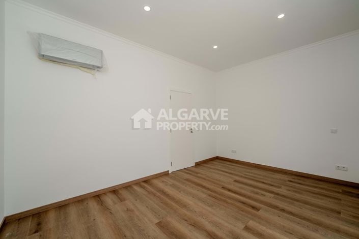 Image No.18-5 Bed Villa for sale