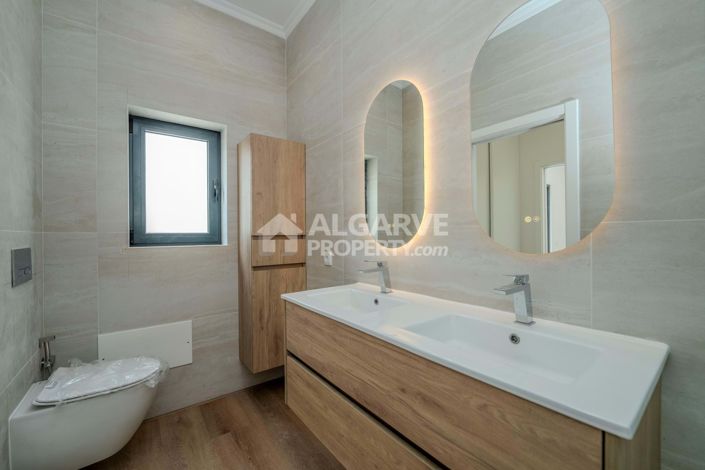 Image No.20-5 Bed Villa for sale