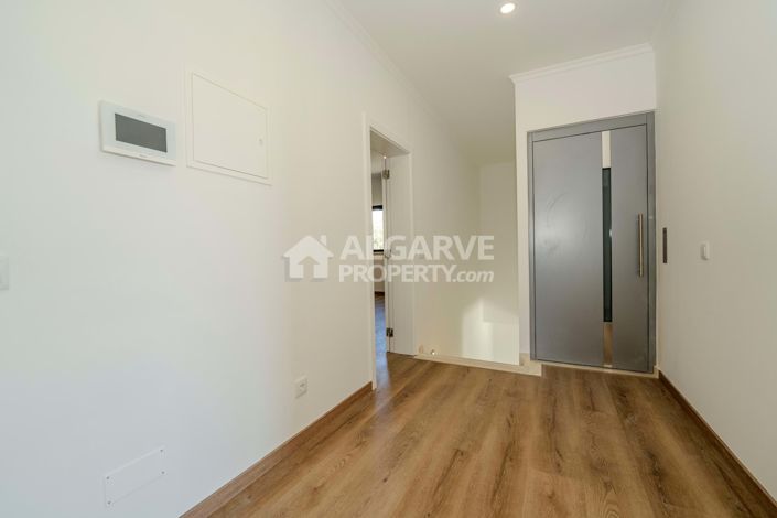 Image No.21-5 Bed Villa for sale