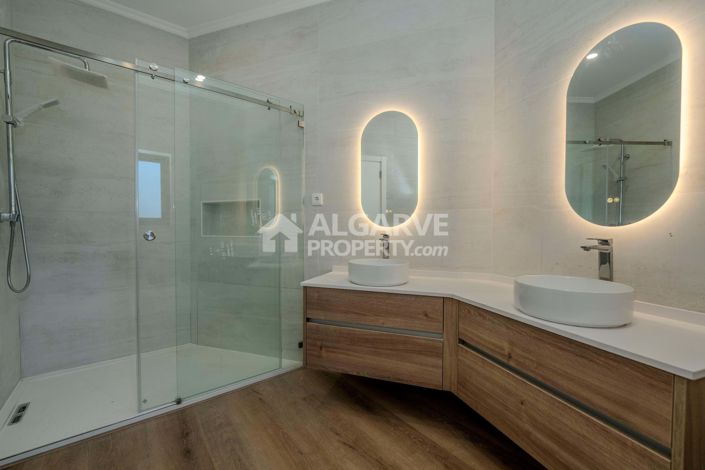 Image No.25-5 Bed Villa for sale