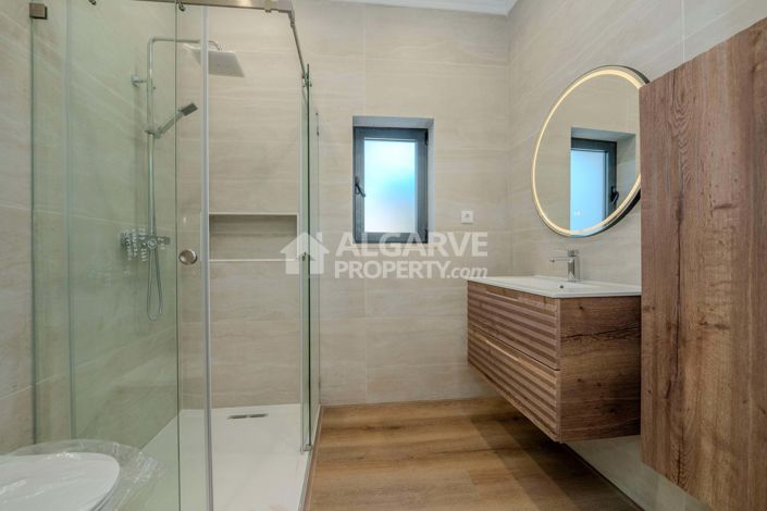 Image No.27-5 Bed Villa for sale