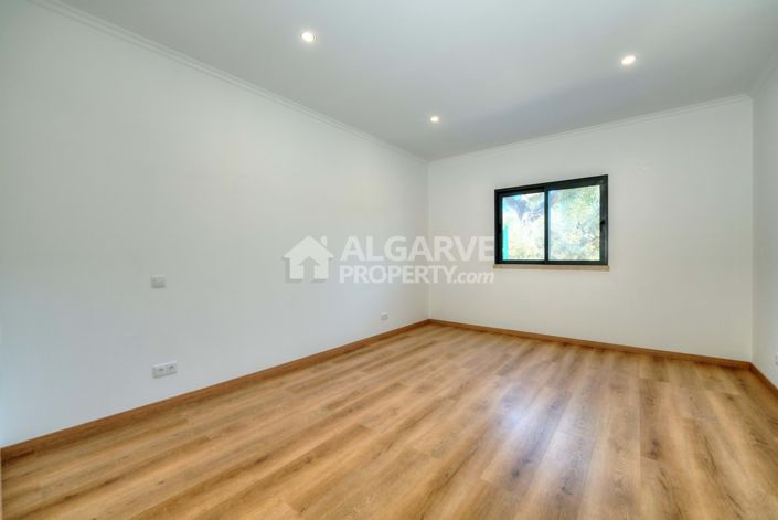 Image No.38-5 Bed Villa for sale