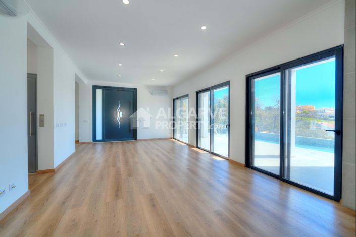 Image No.39-5 Bed Villa for sale