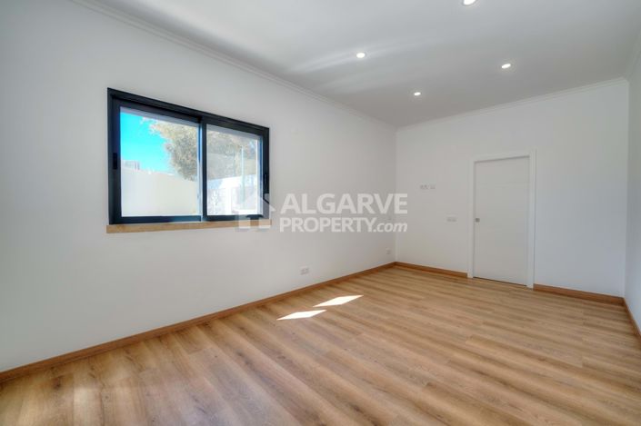 Image No.42-5 Bed Villa for sale