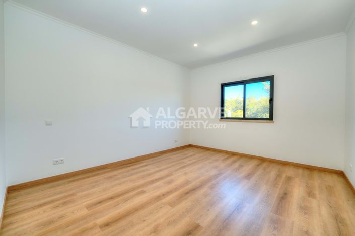 Image No.45-5 Bed Villa for sale