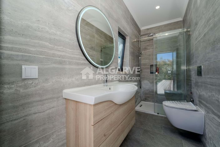 Image No.8-5 Bed Villa for sale