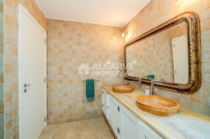 Image No.20-5 Bed Villa for sale