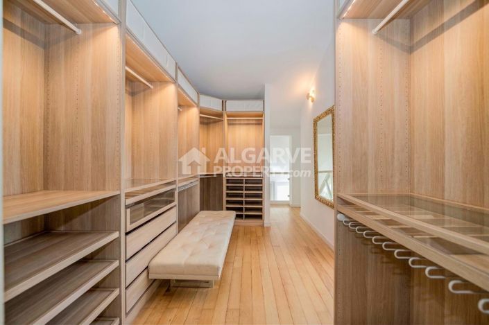 Image No.21-5 Bed Villa for sale