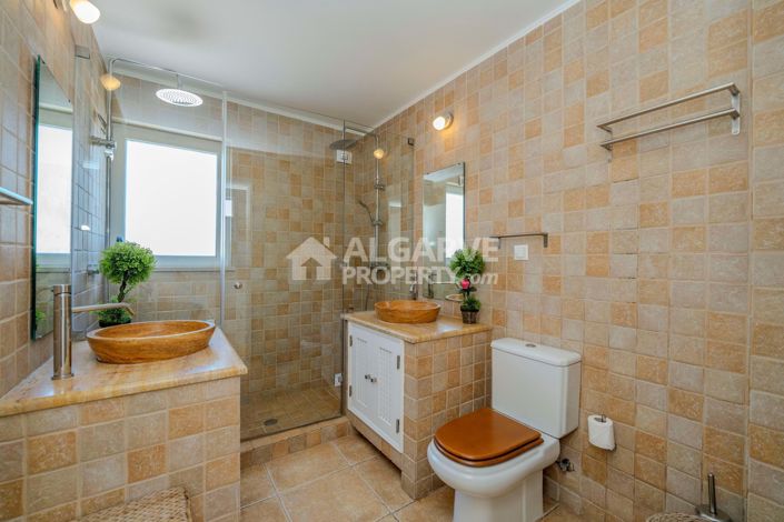 Image No.6-5 Bed Villa for sale