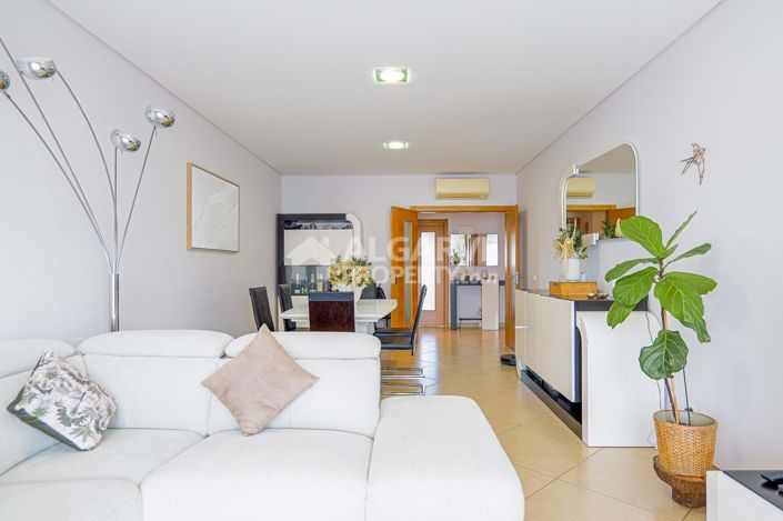 Image No.10-3 Bed Apartment for sale