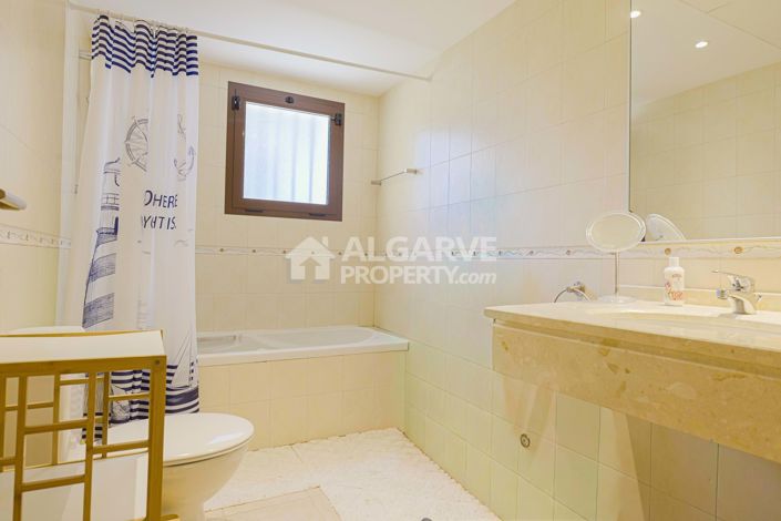 Image No.20-3 Bed Villa for sale