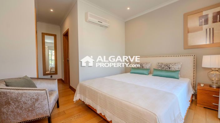 Image No.10-4 Bed Villa for sale