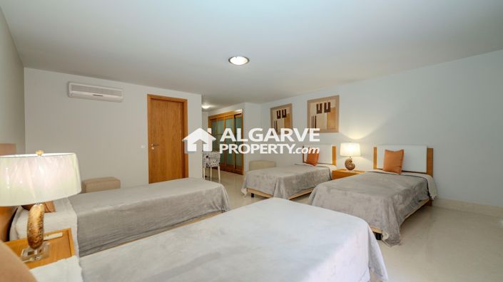 Image No.19-4 Bed Villa for sale