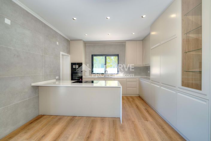 Image No.40-5 Bed Villa for sale