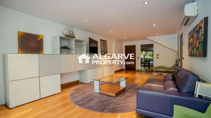 Image No.30-13 Bed Villa for sale