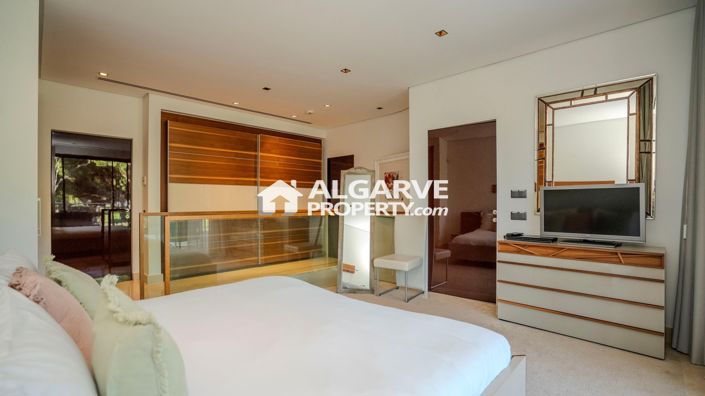 Image No.35-13 Bed Villa for sale