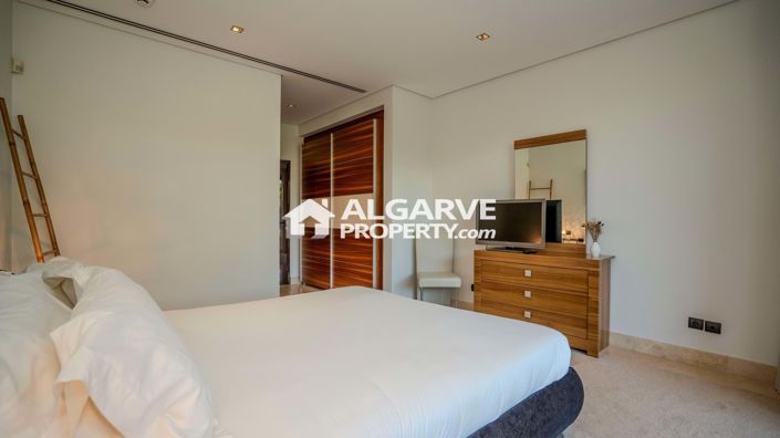 Image No.37-13 Bed Villa for sale