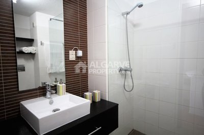 3-12523-78d1f4f8b6655591b02d22fabb36a692d73cc