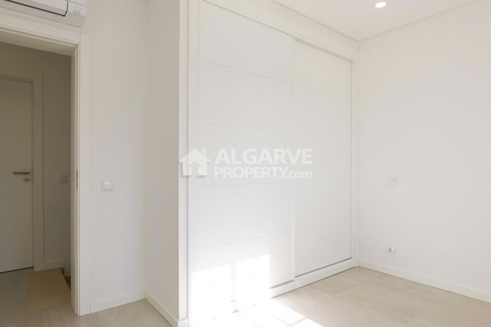 Image No.19-3 Bed Villa for sale