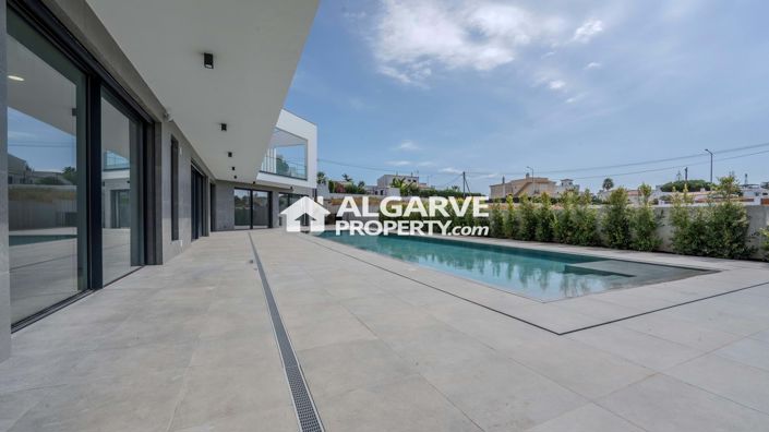Image No.12-4 Bed Villa for sale