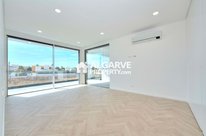 Image No.19-4 Bed Villa for sale