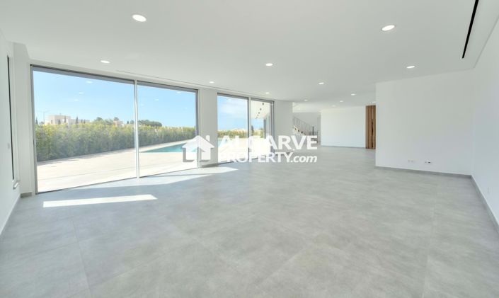 Image No.2-4 Bed Villa for sale
