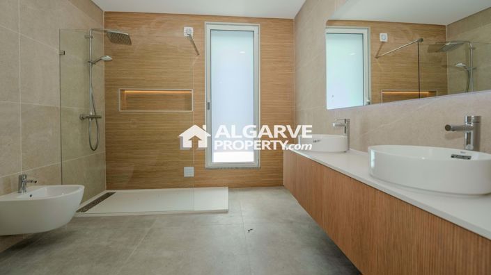 Image No.37-4 Bed Villa for sale