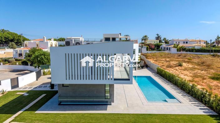 Image No.54-4 Bed Villa for sale