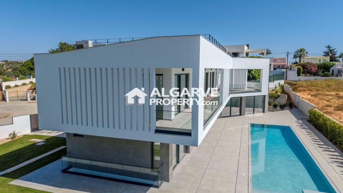 Image No.56-4 Bed Villa for sale
