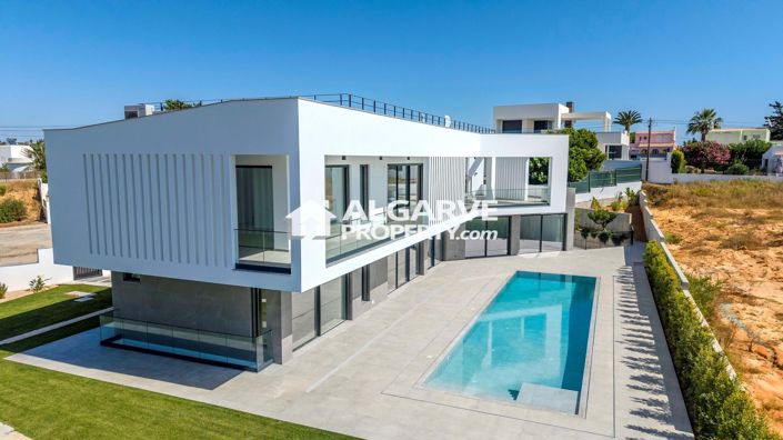 Image No.57-4 Bed Villa for sale