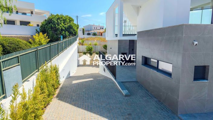 Image No.58-4 Bed Villa for sale