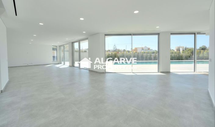 Image No.6-4 Bed Villa for sale