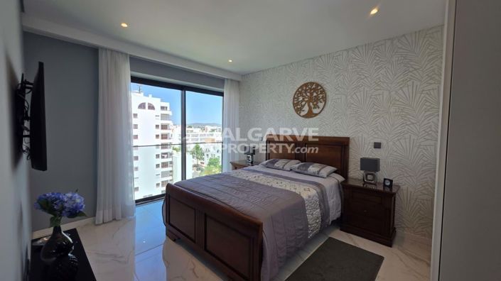 Image No.10-3 Bed Apartment for sale