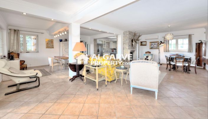 Image No.6-Villa de 4 chambres à vendre à Quarteira